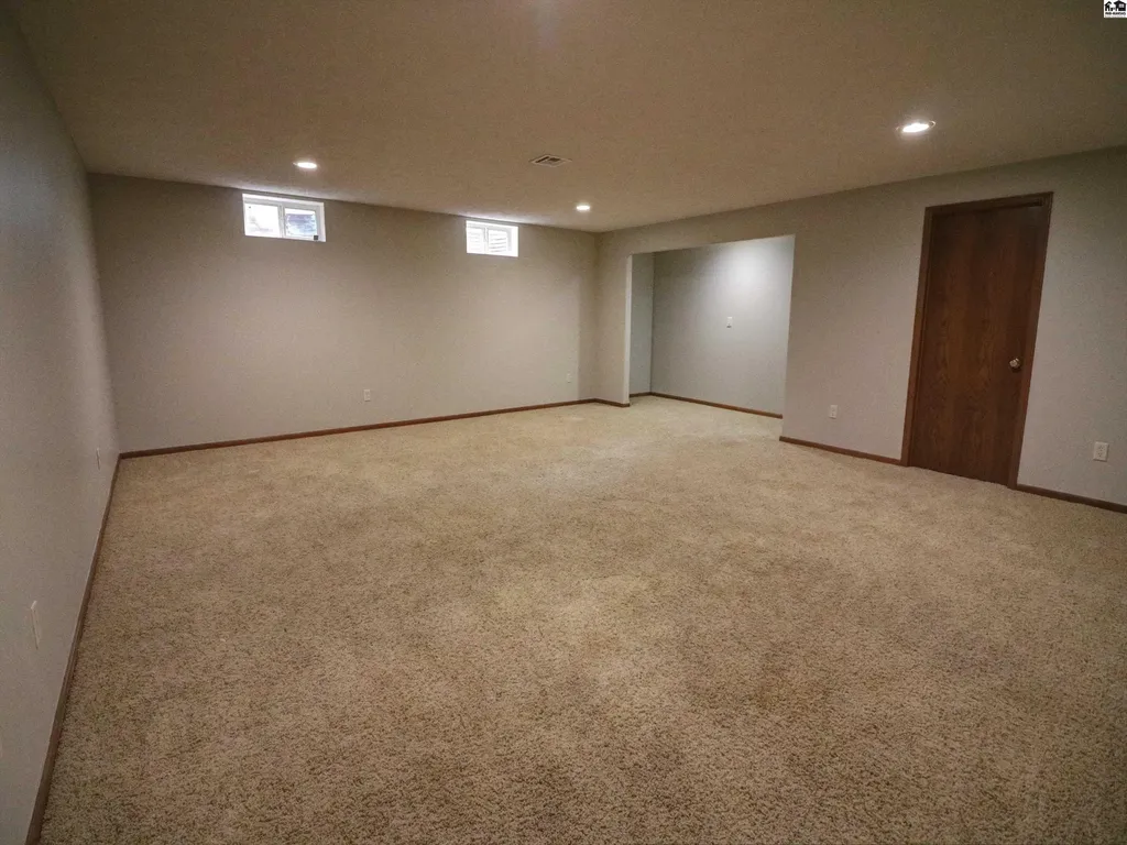 113 Brookview Court Hutchinson KS 67501