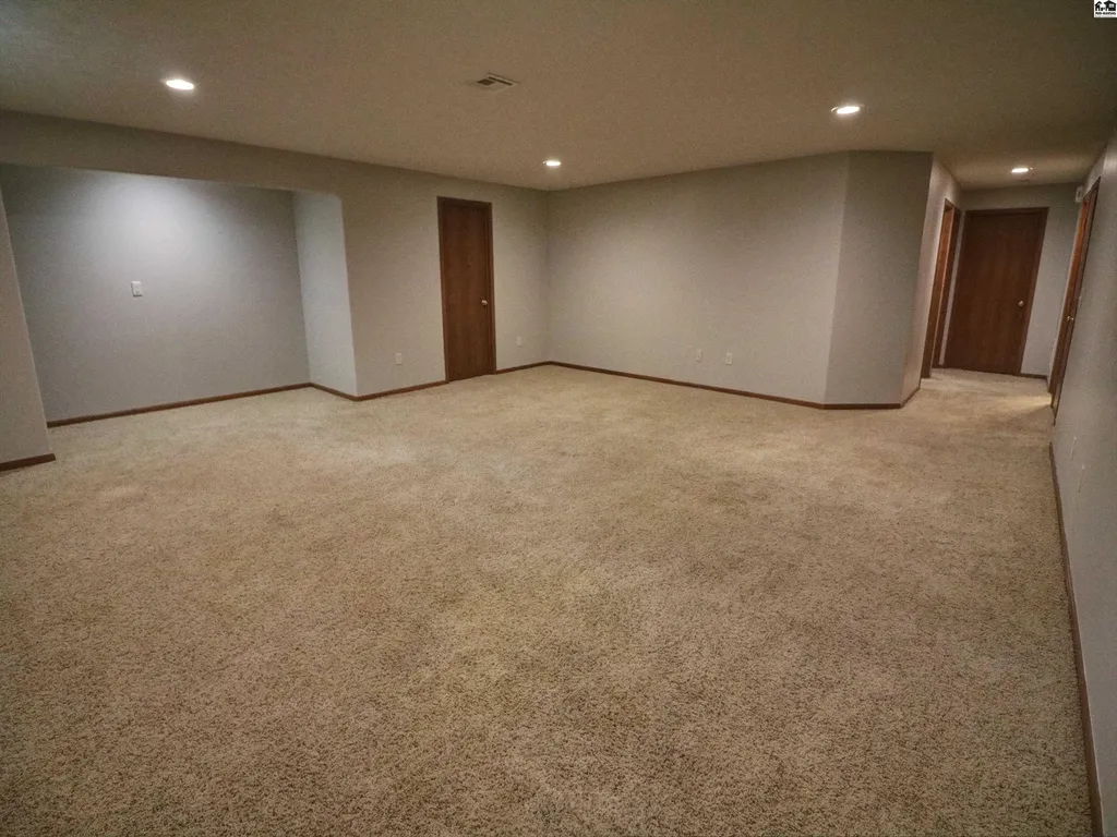 113 Brookview Court Hutchinson KS 67501