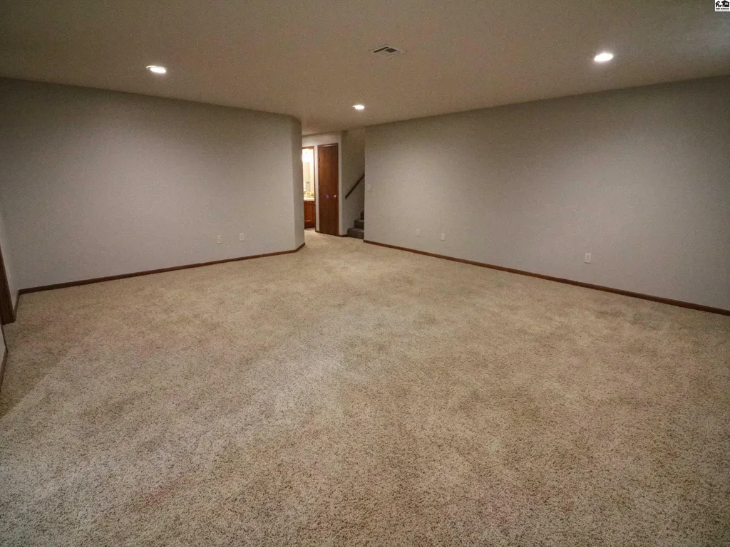 113 Brookview Court Hutchinson KS 67501