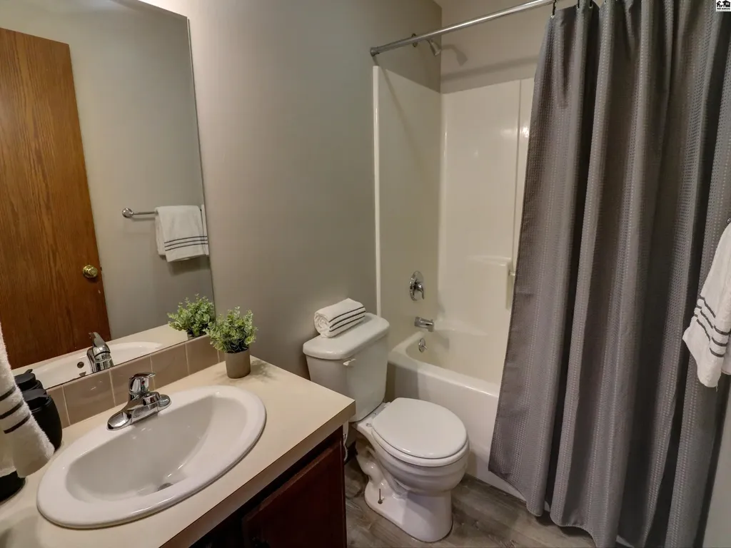 113 Brookview Court Hutchinson KS 67501