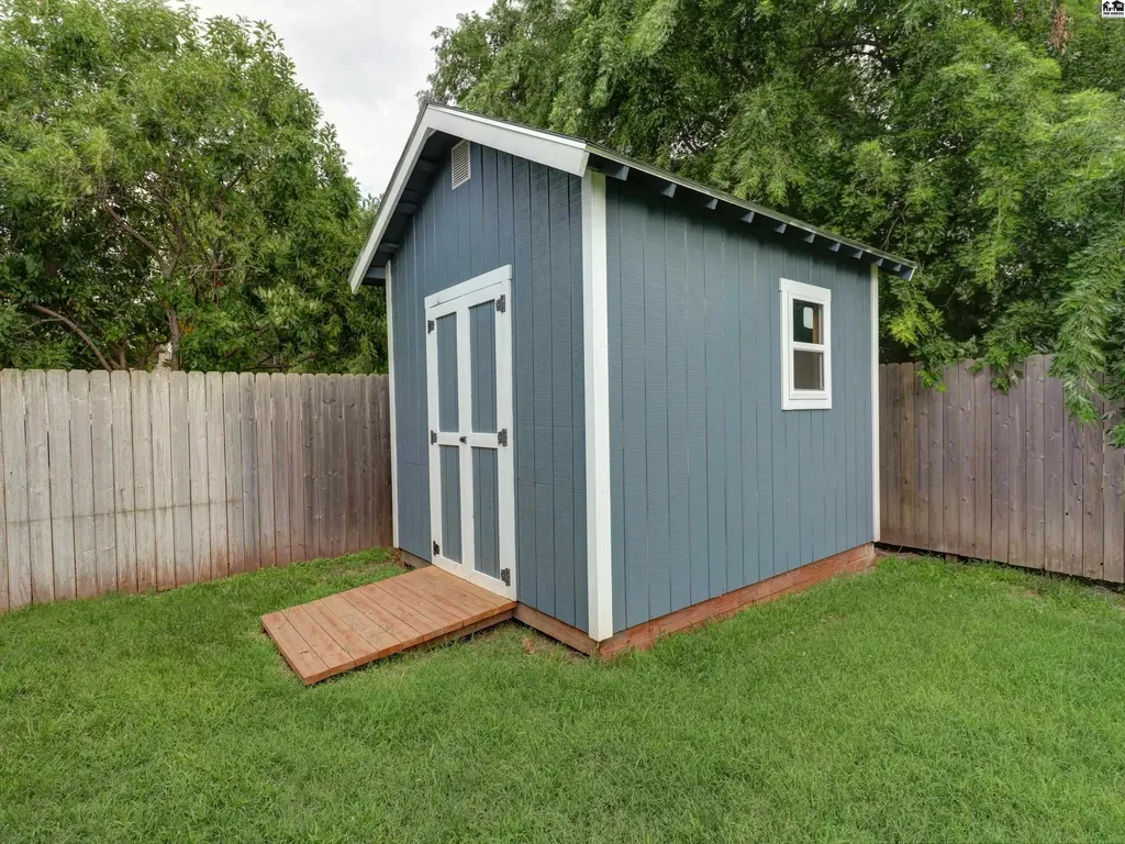 113 Brookview Court Hutchinson KS 67501