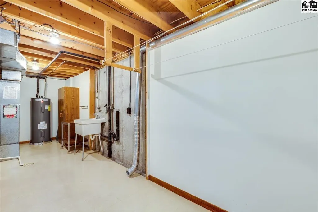 727 Crescent Hesston KS 67062