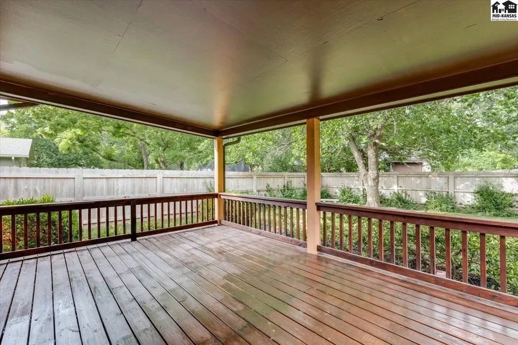 727 Crescent Hesston KS 67062
