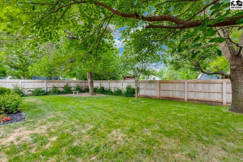 727 Crescent Hesston KS 67062