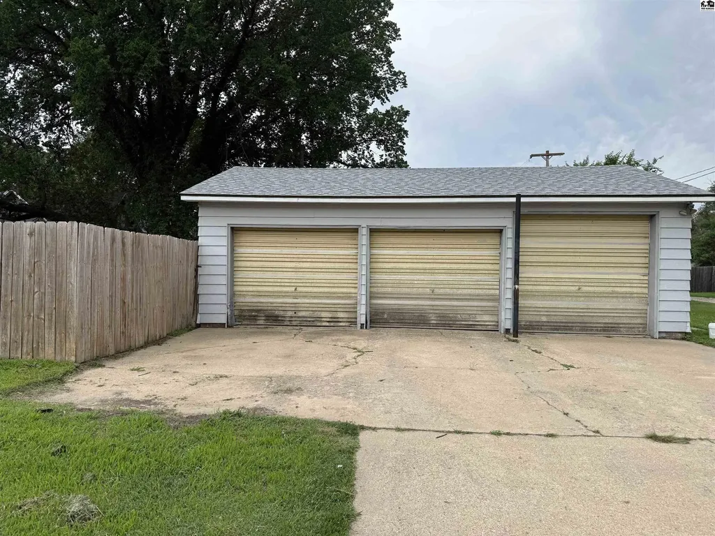 602 W 12th Avenue Hutchinson KS 67501
