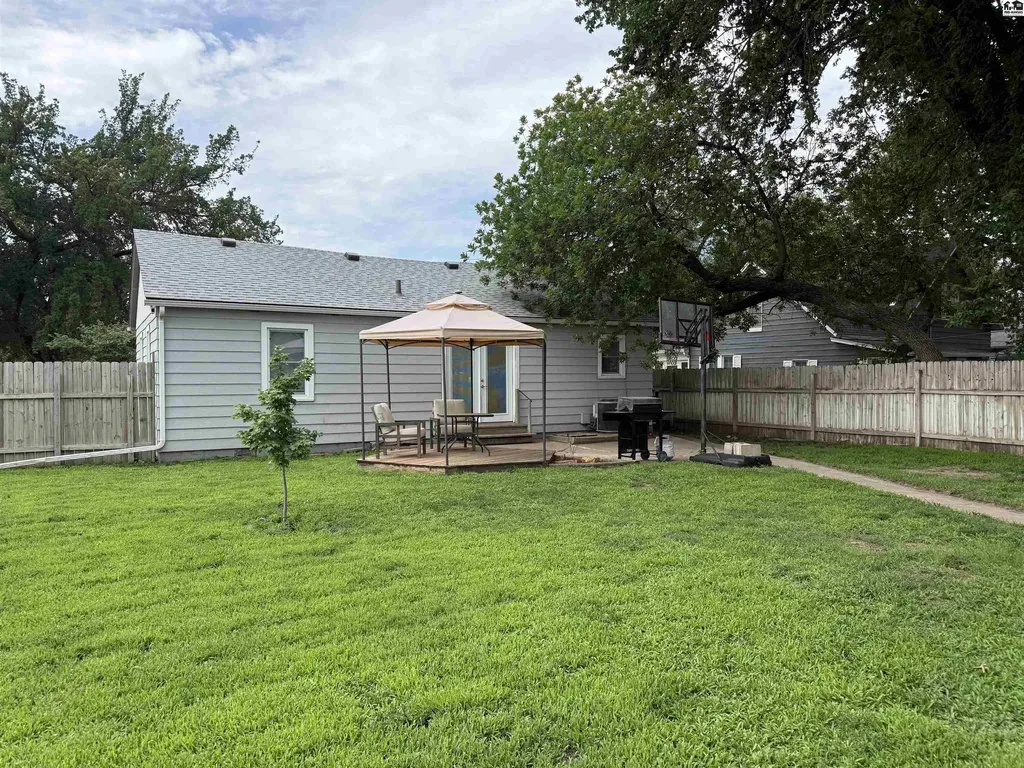 602 W 12th Avenue Hutchinson KS 67501
