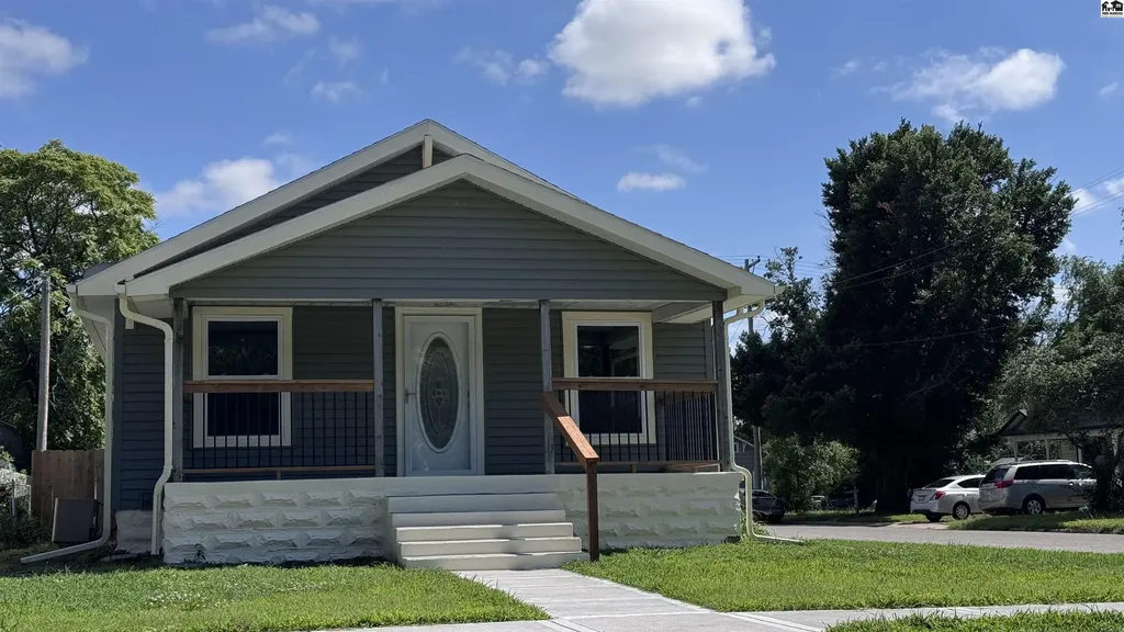1001 E Avenue A Hutchinson KS 67501-7456