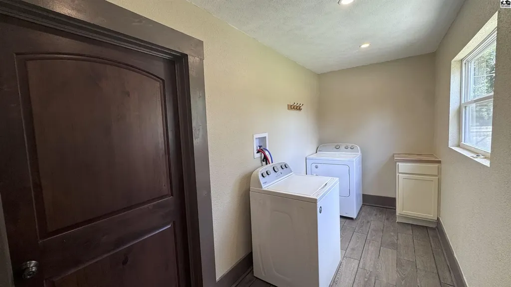1001 E Avenue A Hutchinson KS 67501-7456