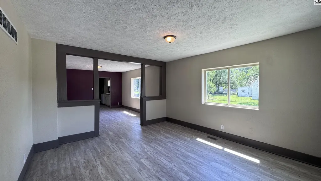 1001 E Avenue A Hutchinson KS 67501-7456