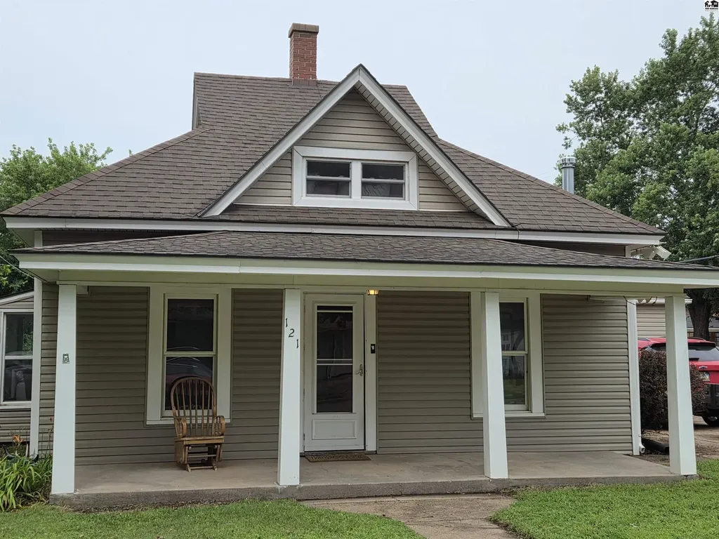 121 S Plum Pretty Prairie KS 67570