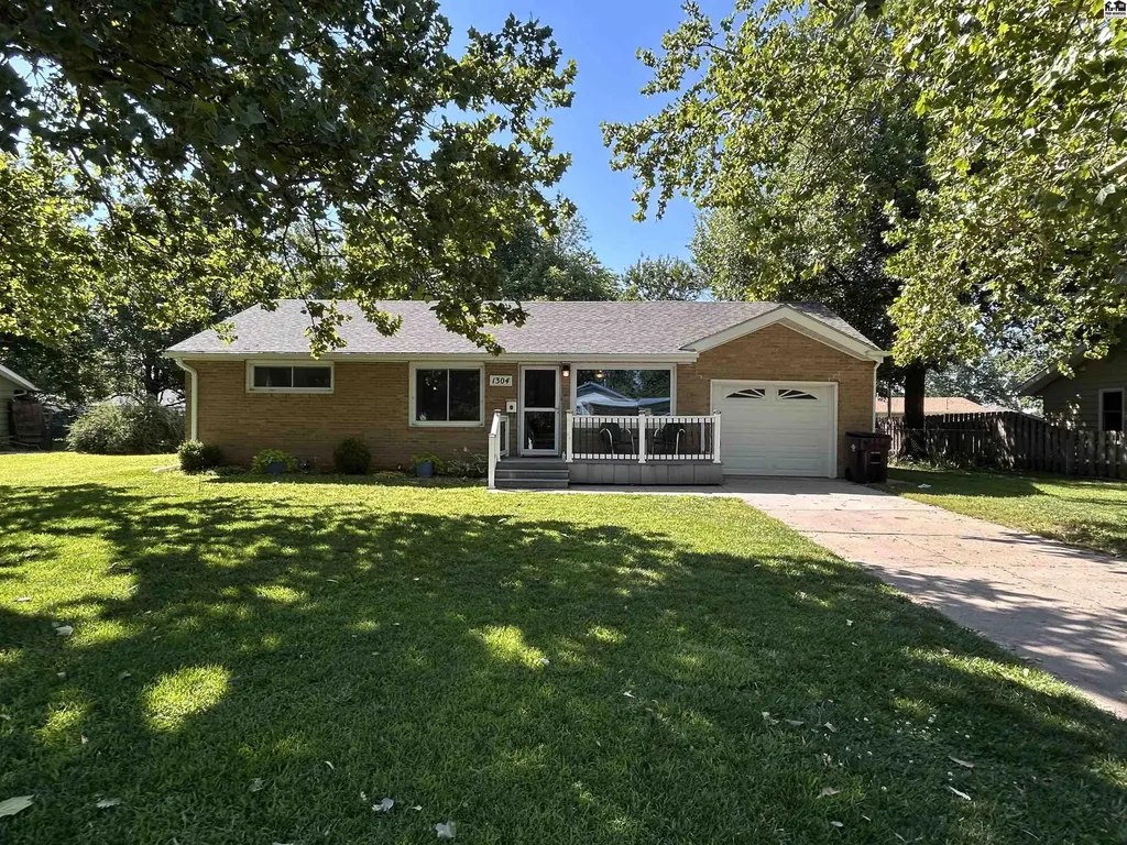 1304 Lyndon Drive Mcpherson KS 67460