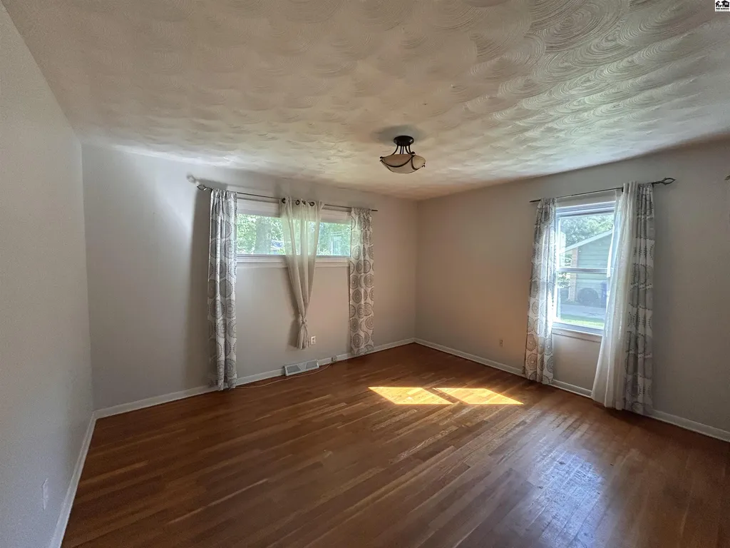 1304 Lyndon Drive Mcpherson KS 67460