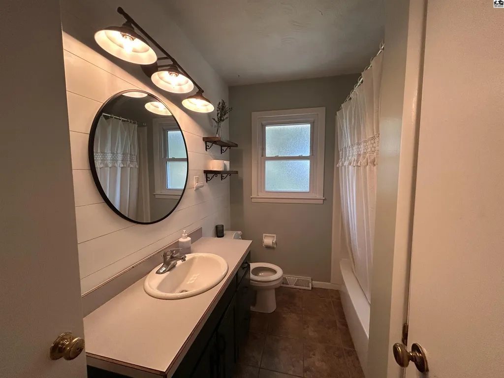 1304 Lyndon Drive Mcpherson KS 67460