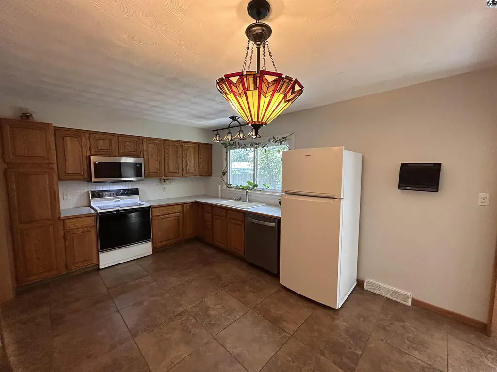 1304 Lyndon Drive Mcpherson KS 67460