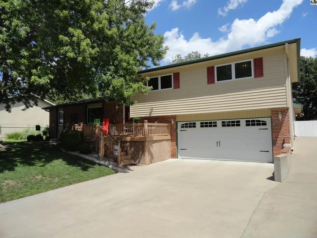 1316 Northglen Mcpherson KS 67460
