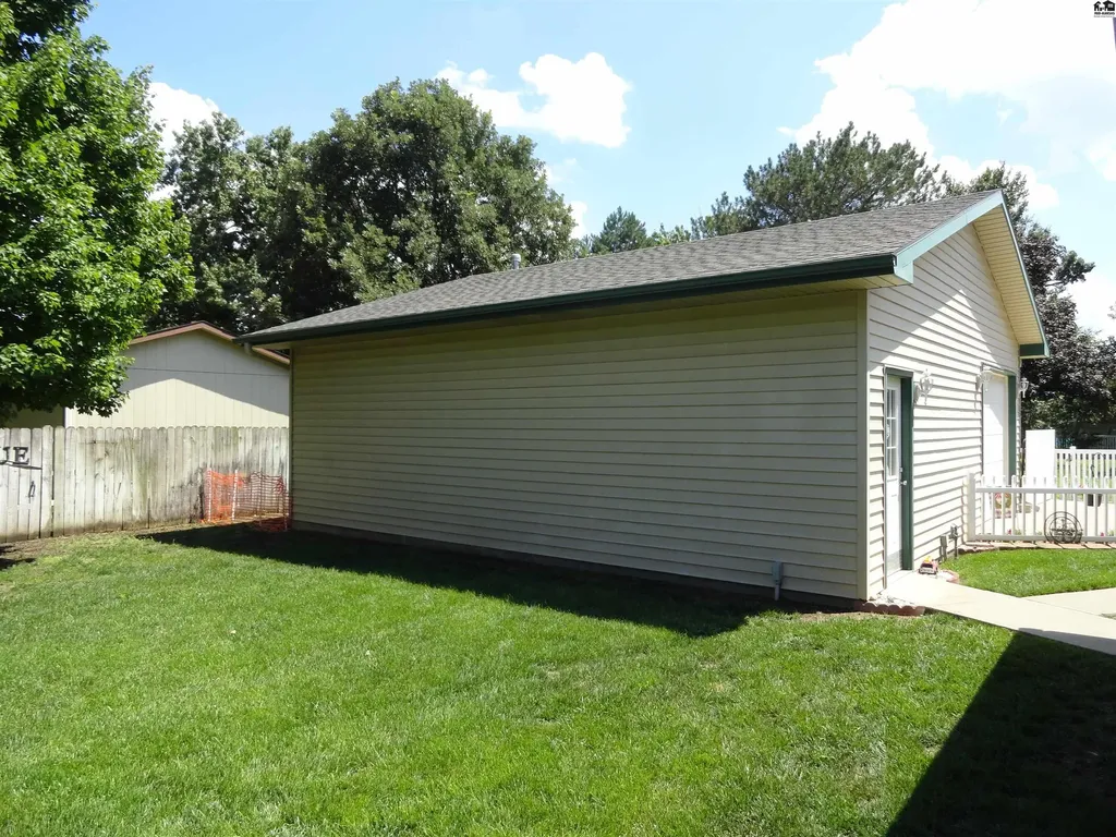 1316 Northglen Mcpherson KS 67460