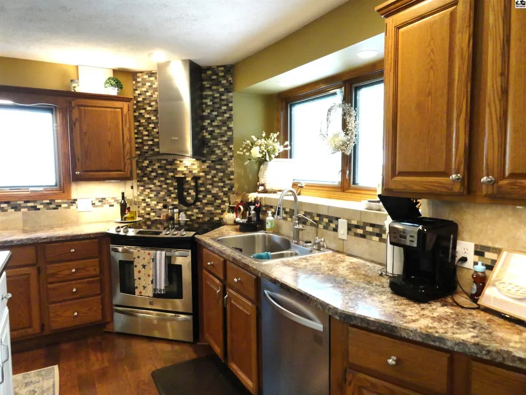 1316 Northglen Mcpherson KS 67460