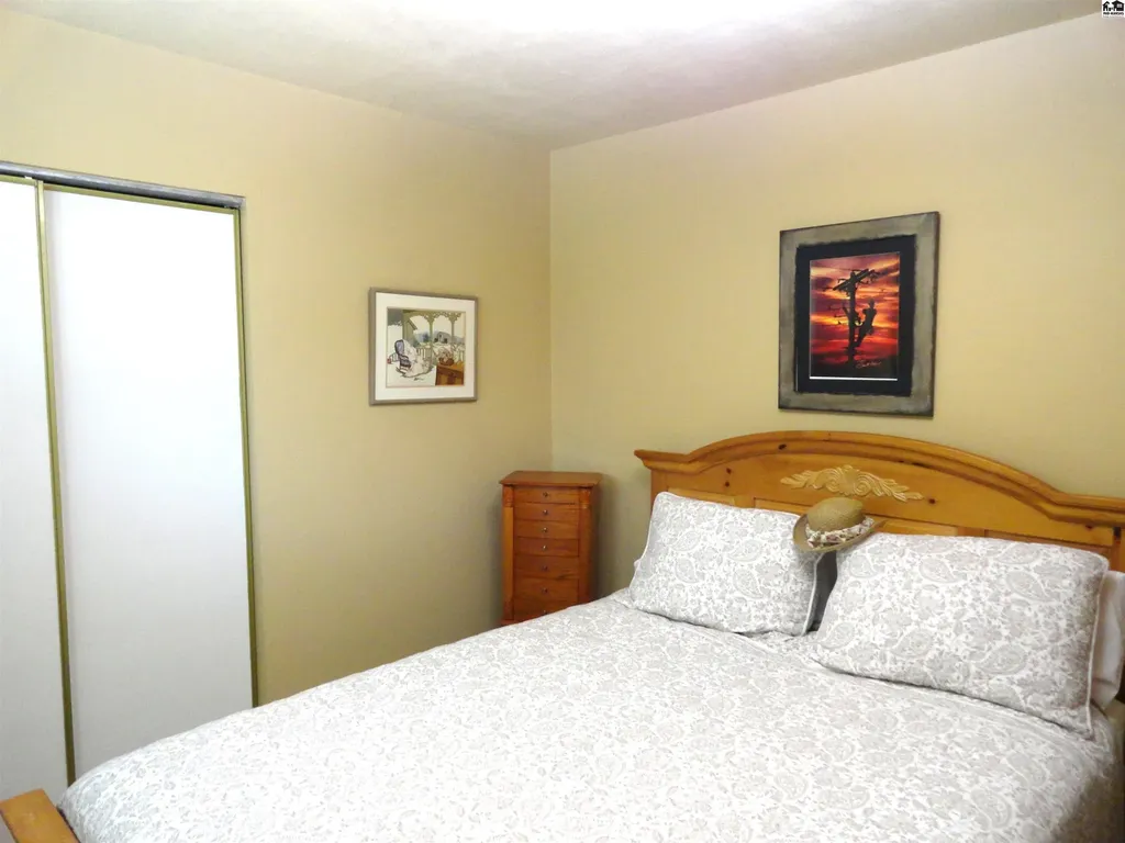 1316 Northglen Mcpherson KS 67460