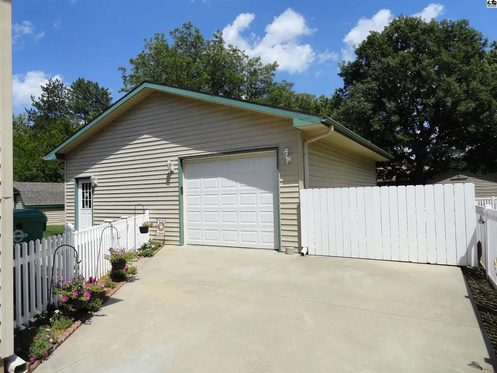 1316 Northglen Mcpherson KS 67460