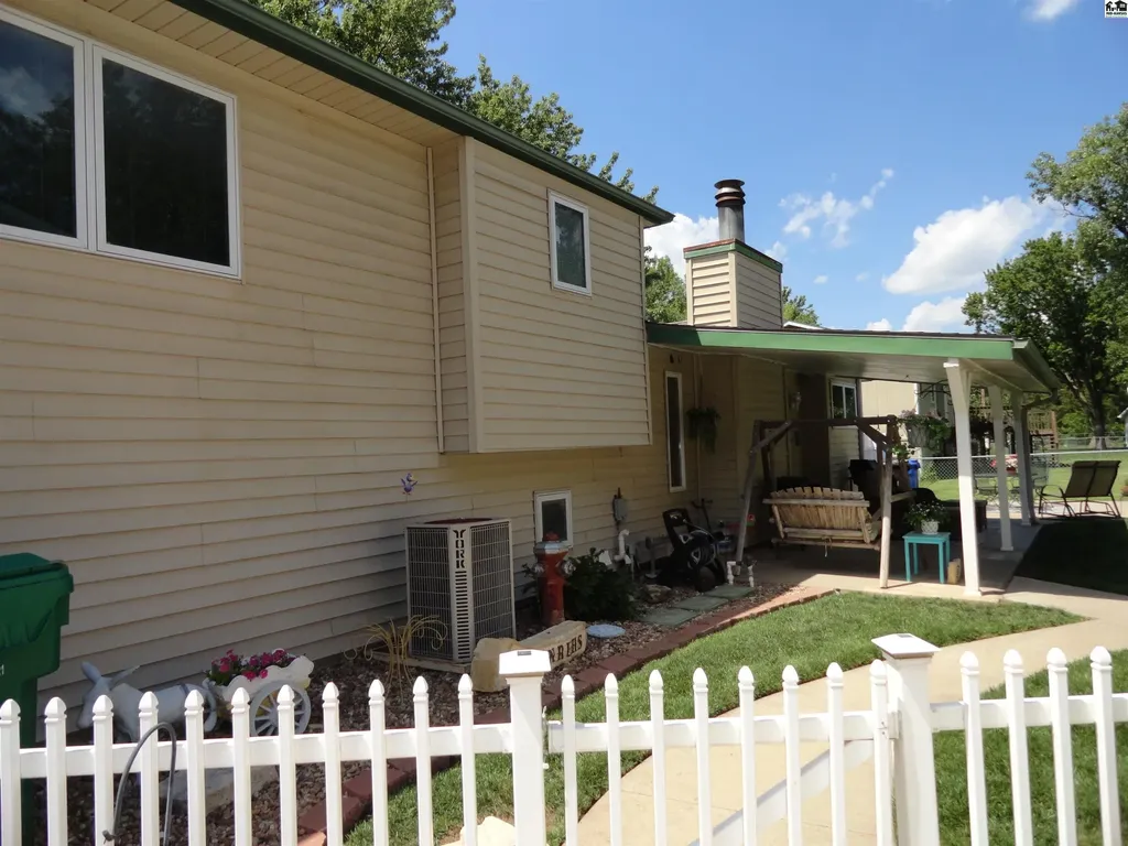 1316 Northglen Mcpherson KS 67460