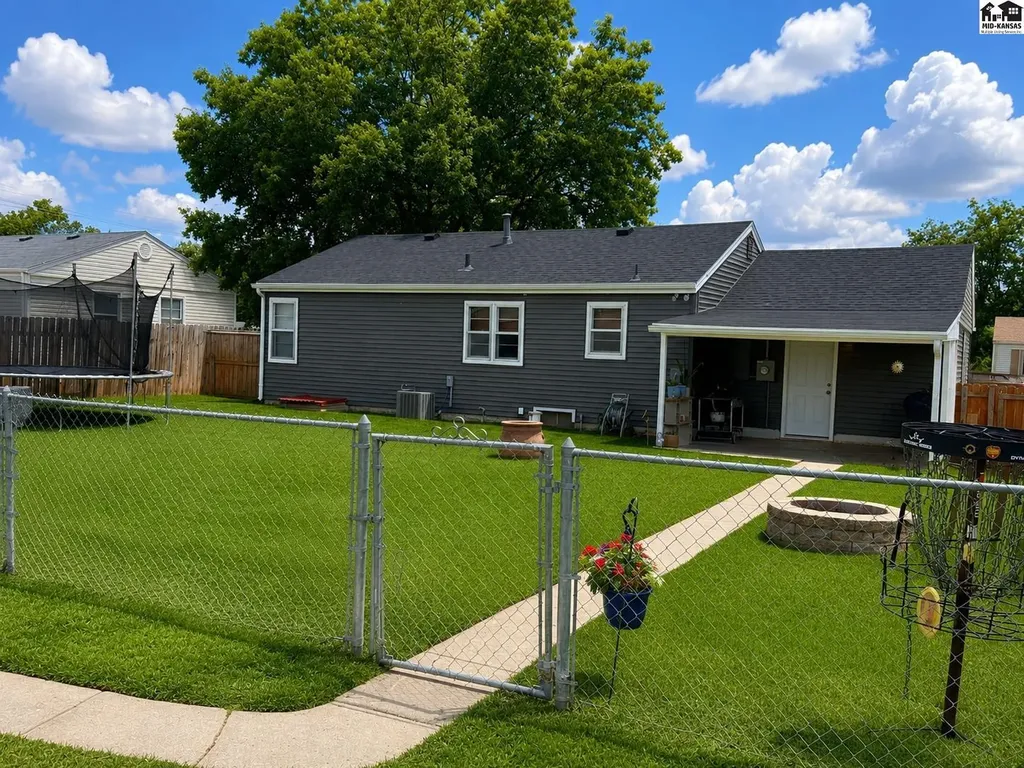 902 W 20th Hutchinson KS 67502
