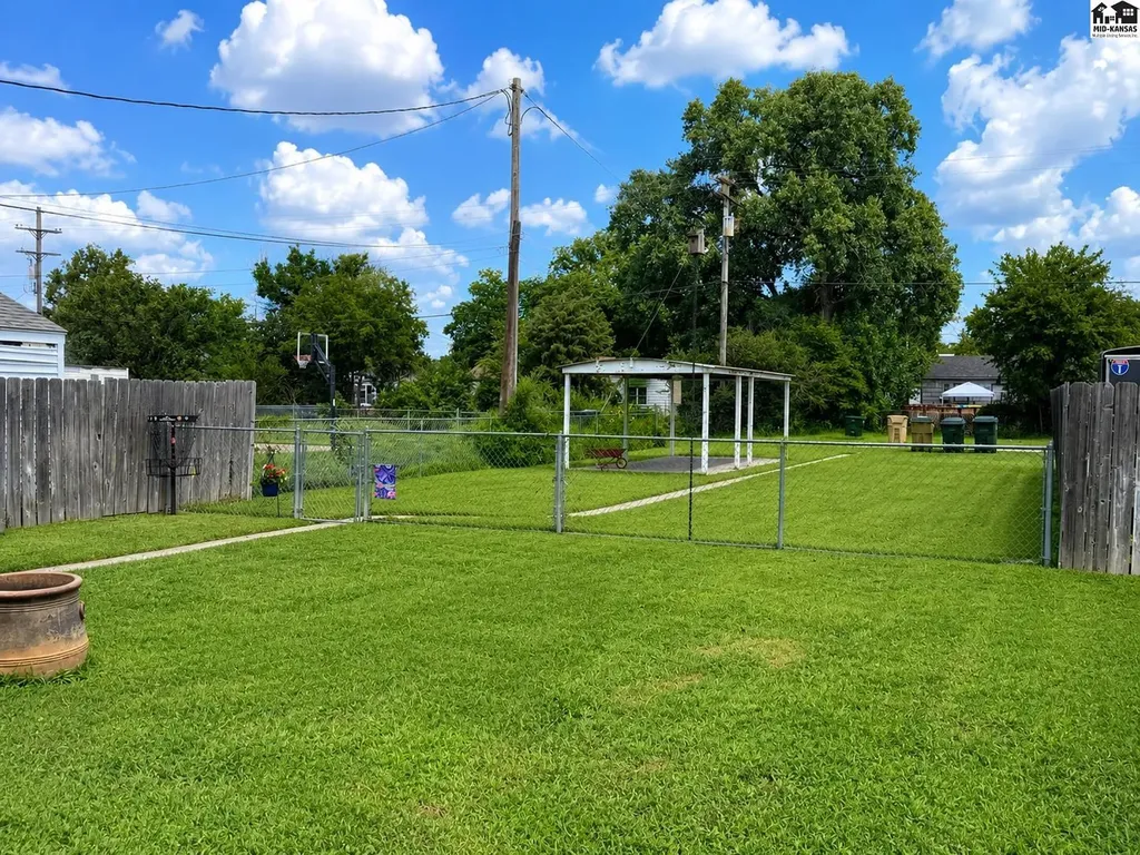 902 W 20th Hutchinson KS 67502