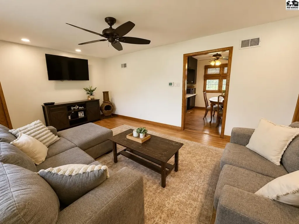 902 W 20th Hutchinson KS 67502