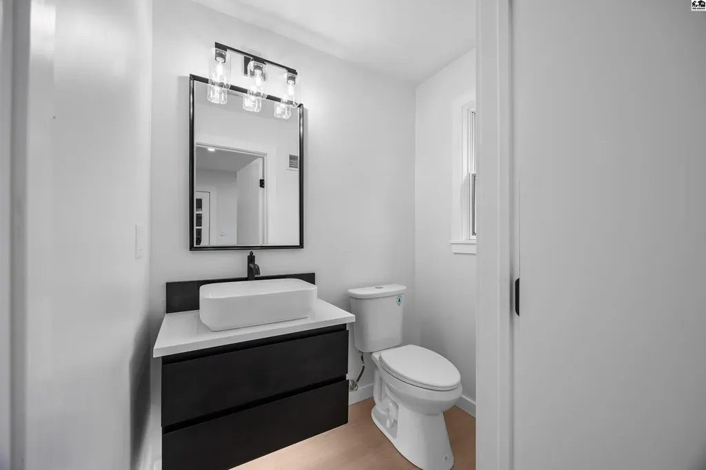 16 Carlton Road Hutchinson KS 67502