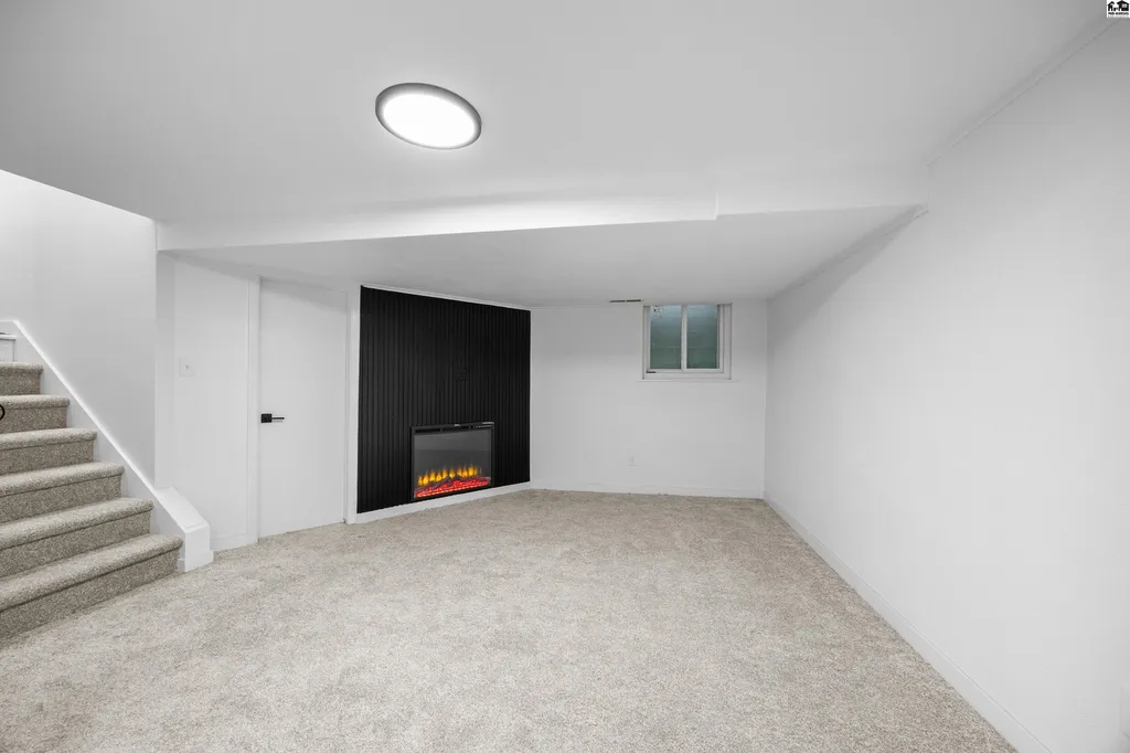 16 Carlton Road Hutchinson KS 67502