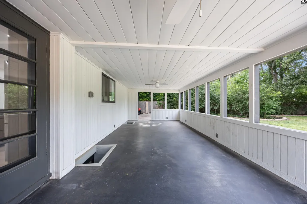 16 Carlton Road Hutchinson KS 67502