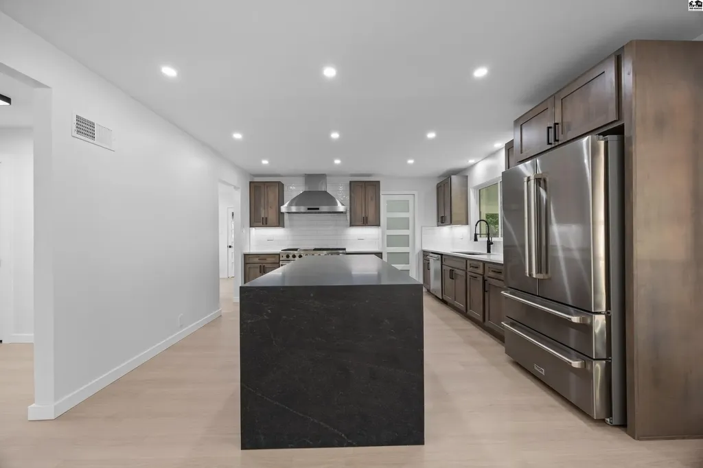 16 Carlton Road Hutchinson KS 67502