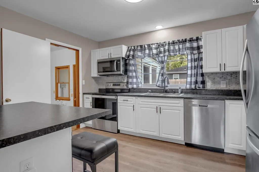 1412 W 8th Street Newton KS 67114