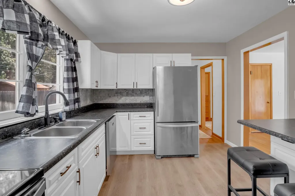 1412 W 8th Street Newton KS 67114