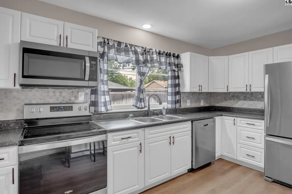 1412 W 8th Street Newton KS 67114