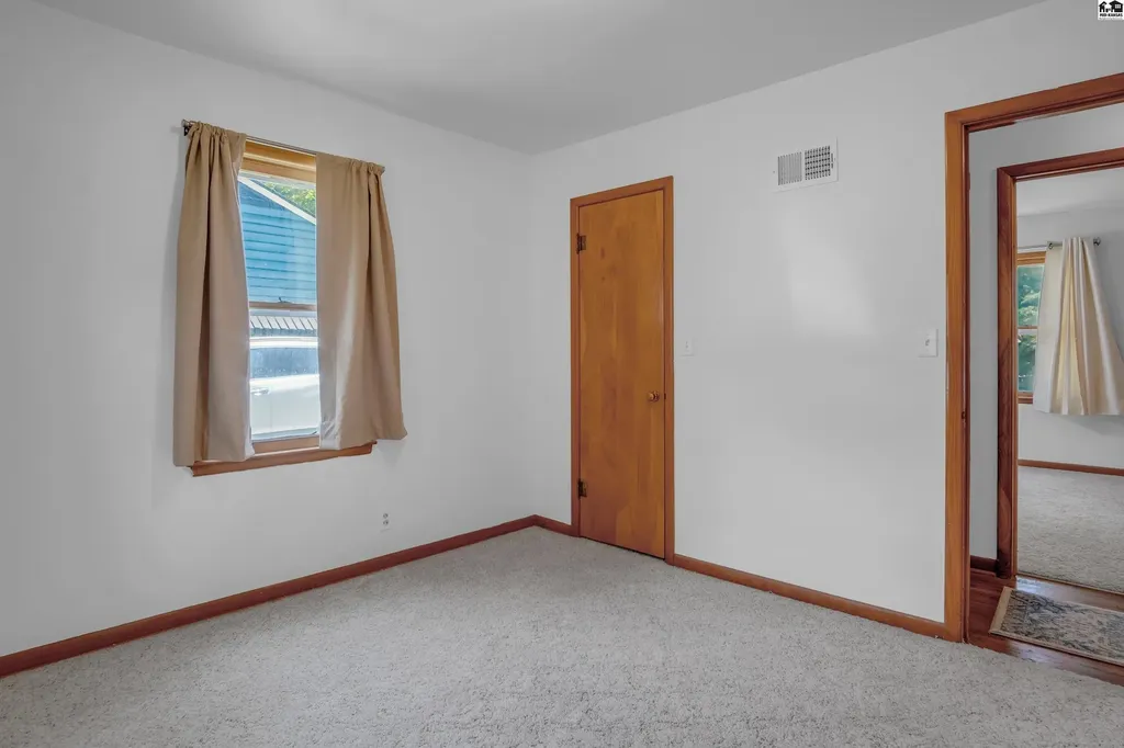 1412 W 8th Street Newton KS 67114