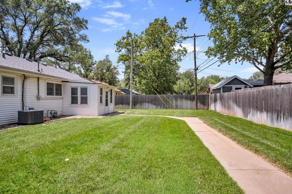 1412 W 8th Street Newton KS 67114