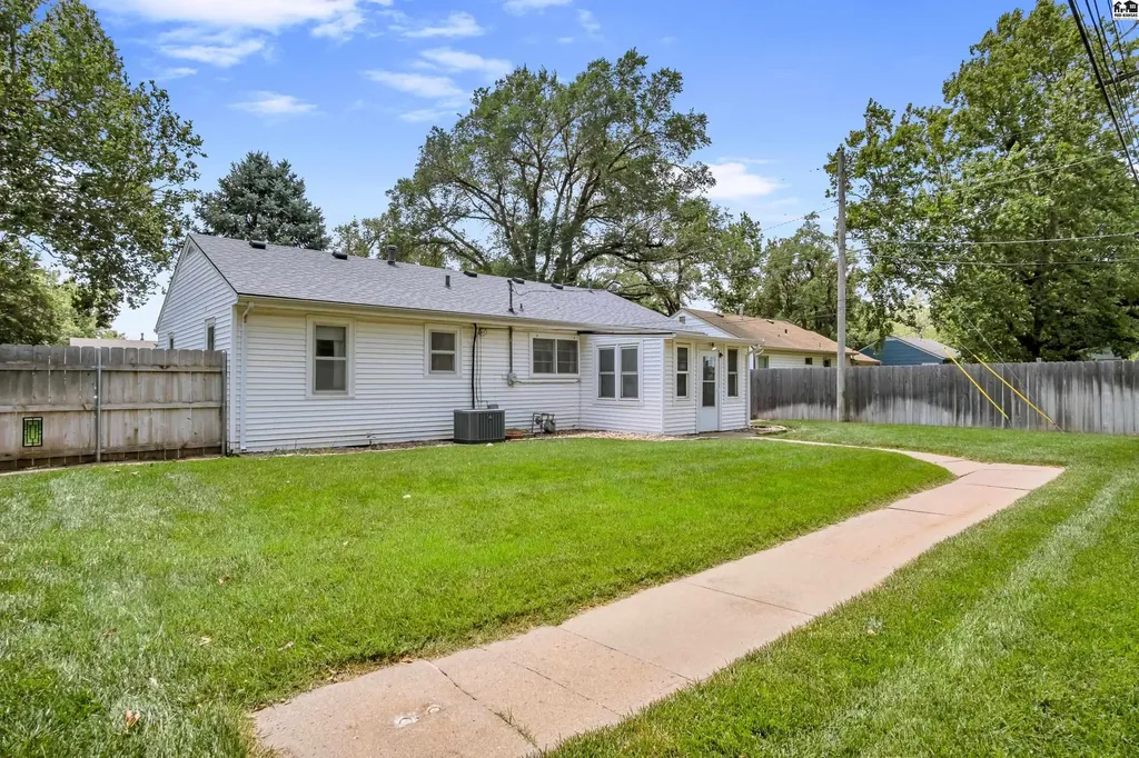 1412 W 8th Street Newton KS 67114