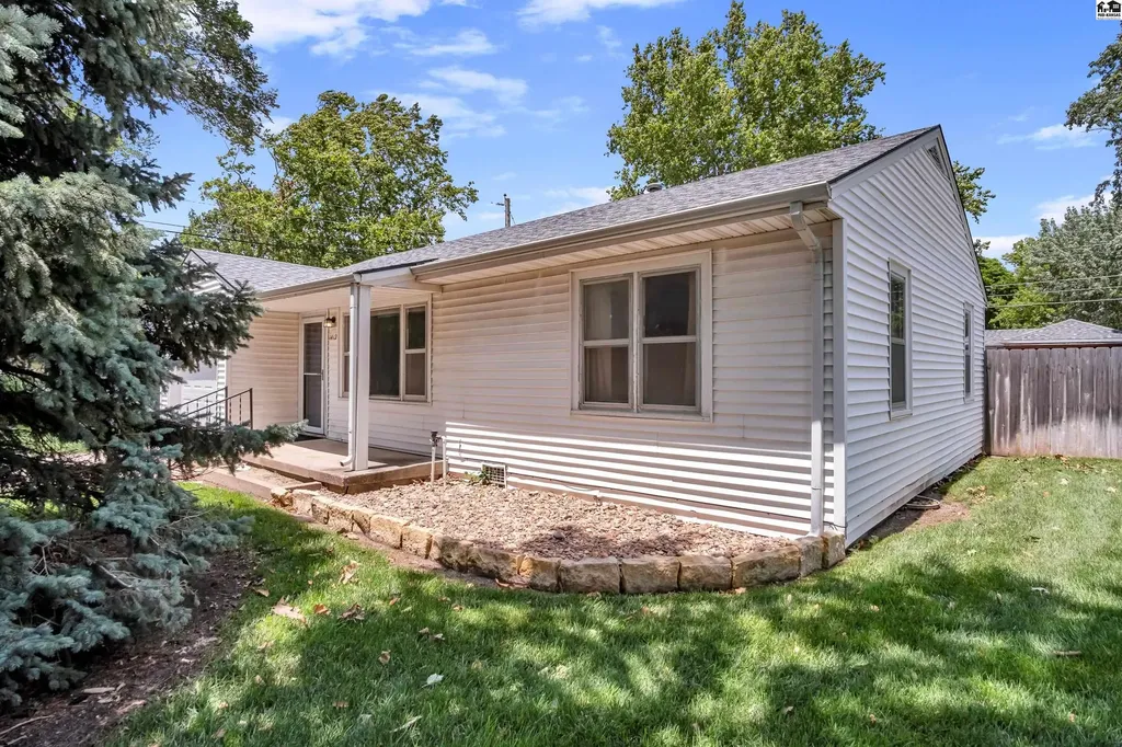 1412 W 8th Street Newton KS 67114