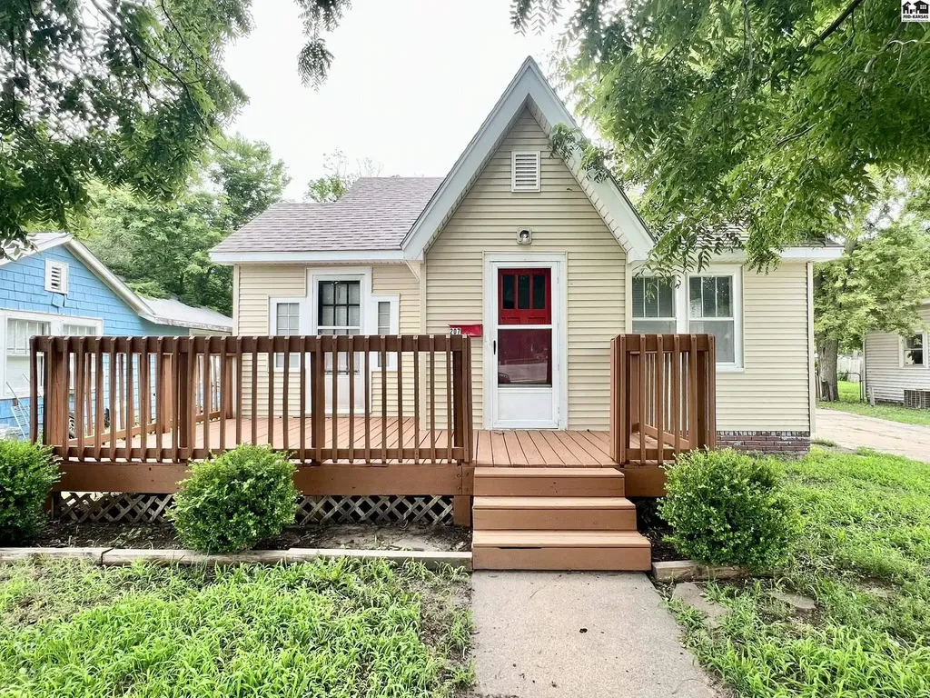 207 W 16th Avenue Hutchinson KS 67501