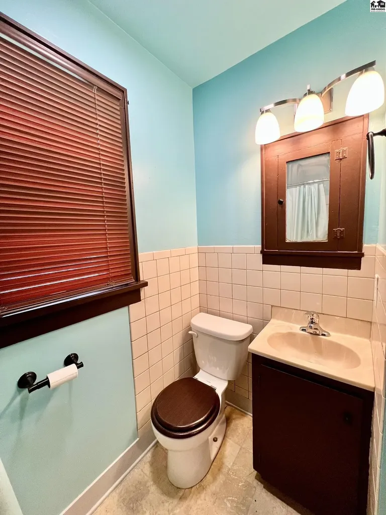 207 W 16th Avenue Hutchinson KS 67501