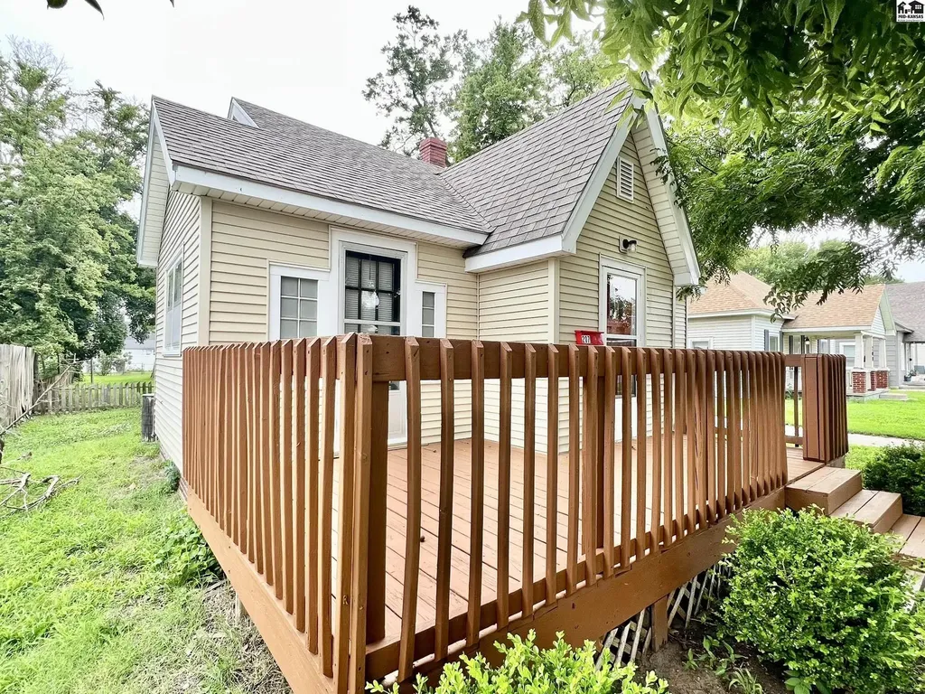 207 W 16th Avenue Hutchinson KS 67501