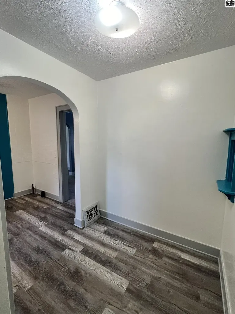 207 W 16th Avenue Hutchinson KS 67501