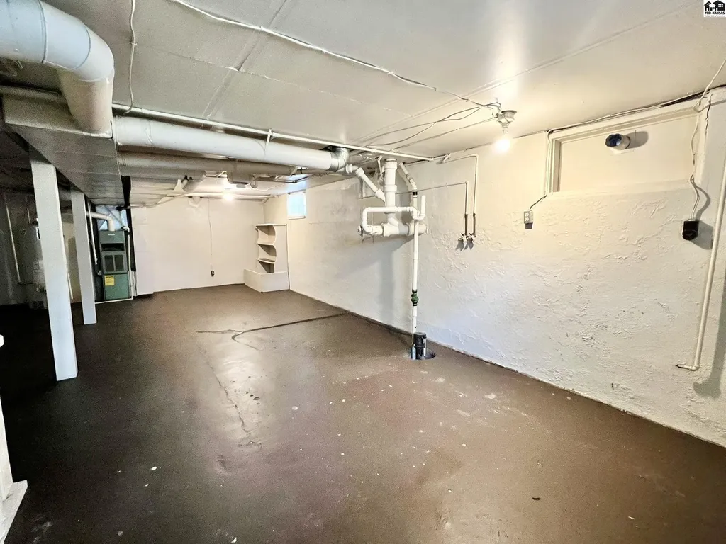 207 W 16th Avenue Hutchinson KS 67501