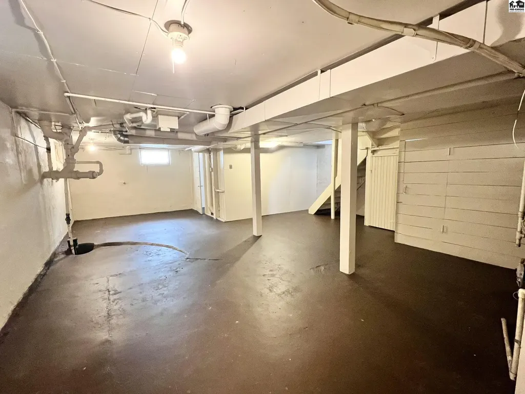 207 W 16th Avenue Hutchinson KS 67501