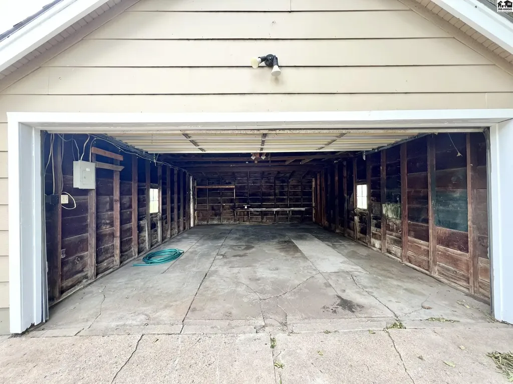 207 W 16th Avenue Hutchinson KS 67501
