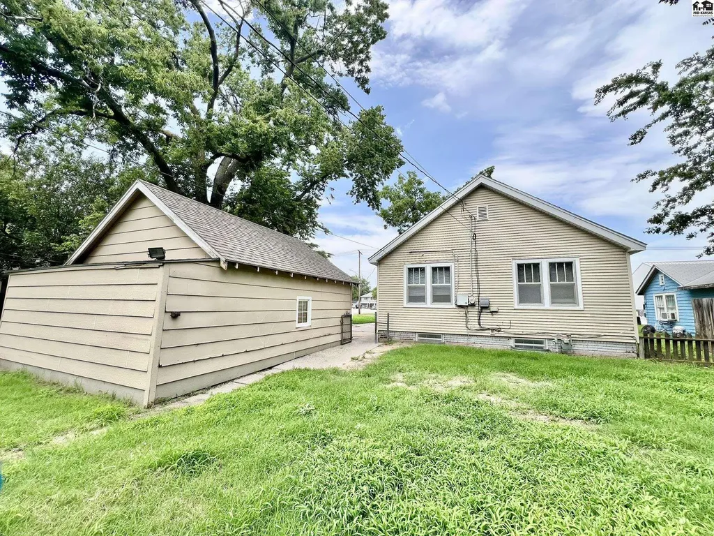 207 W 16th Avenue Hutchinson KS 67501