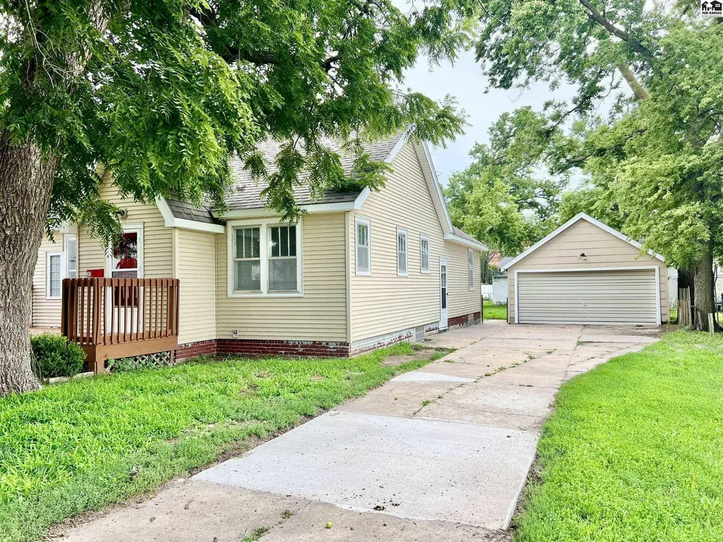 207 W 16th Avenue Hutchinson KS 67501