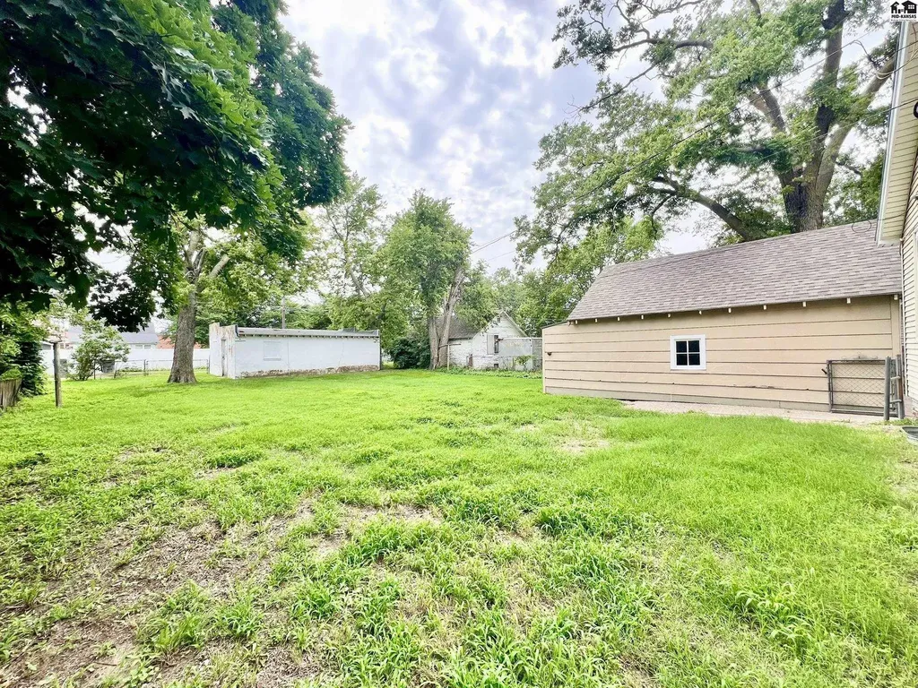 207 W 16th Avenue Hutchinson KS 67501