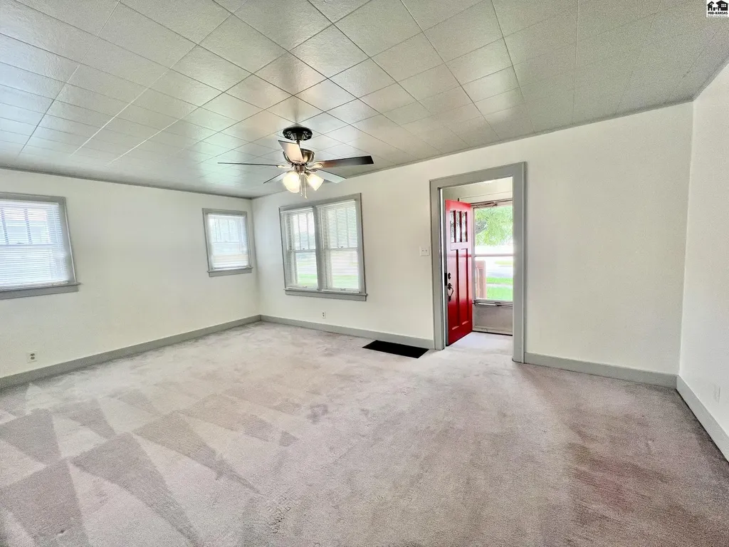 207 W 16th Avenue Hutchinson KS 67501