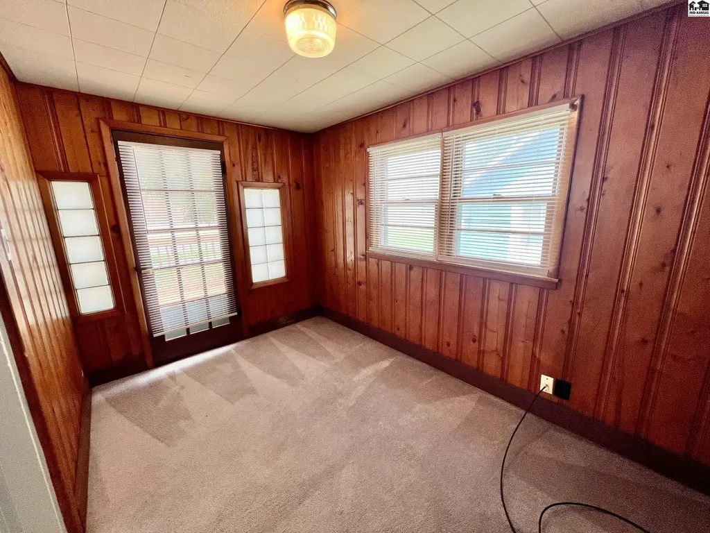 207 W 16th Avenue Hutchinson KS 67501